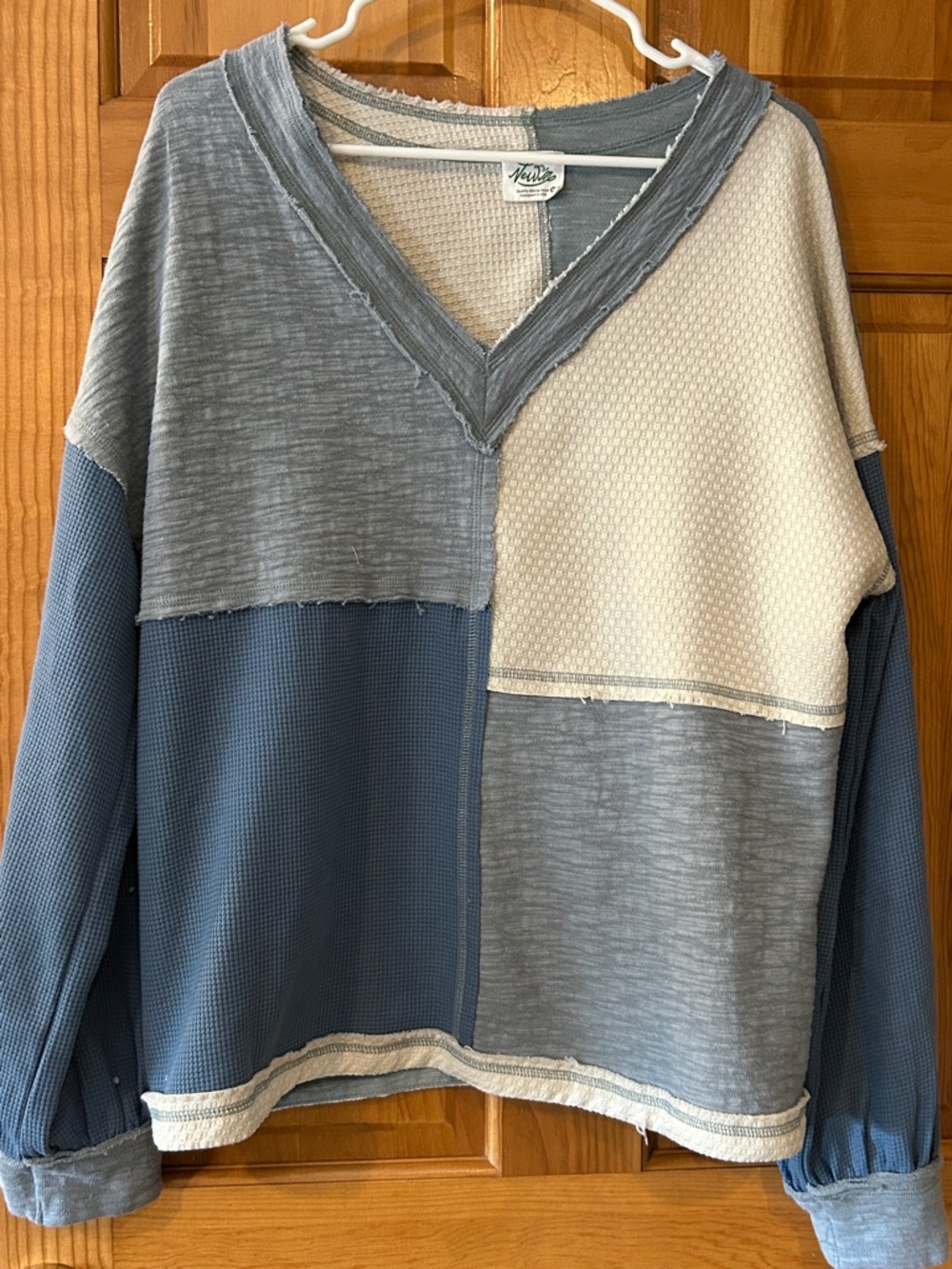New in Blue & Cream Colorblock Top - Picture 3 of 8